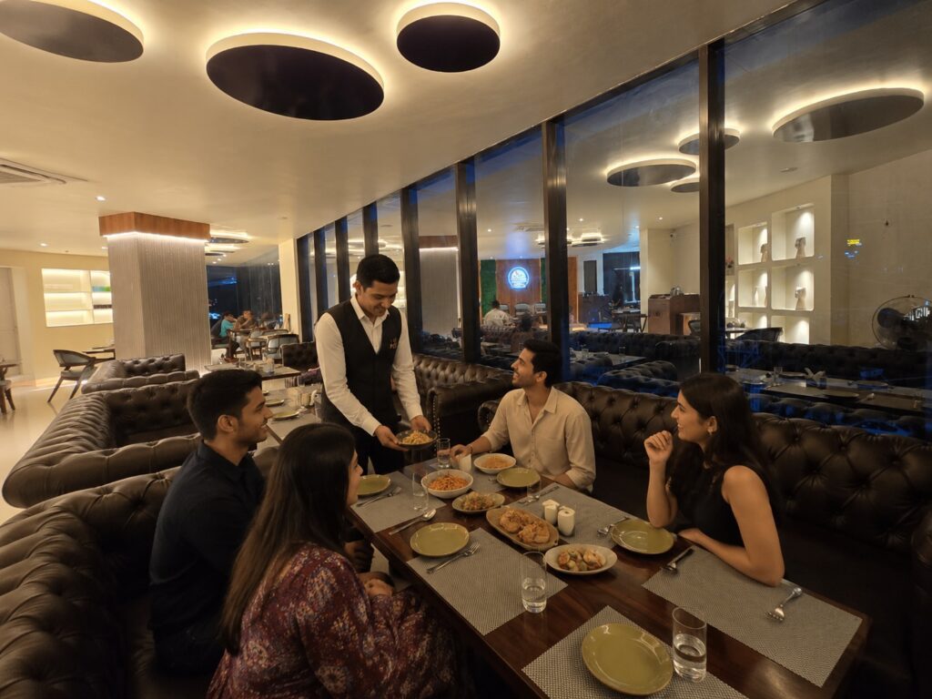 Best Veg restraunt in Siliguri, People are enjoying their food in best vegeterian restraung in Siliguri